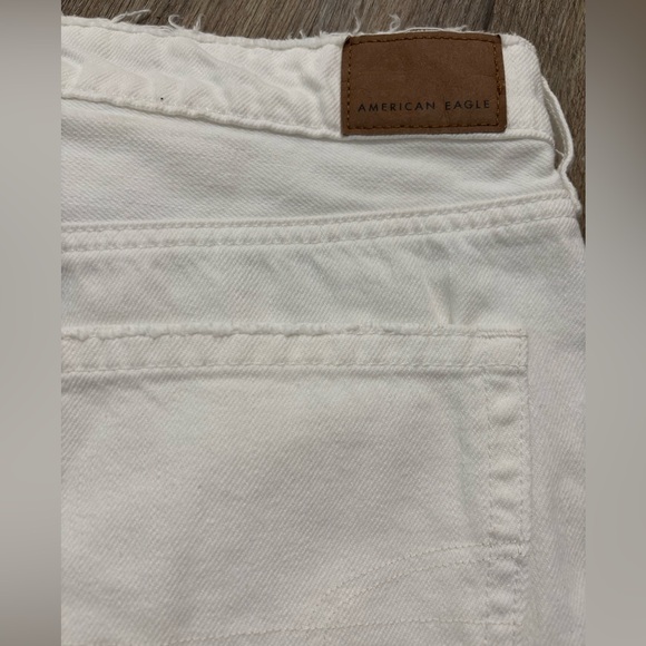 Size 10 American Eagle White Shorts - Picture 5 of 7